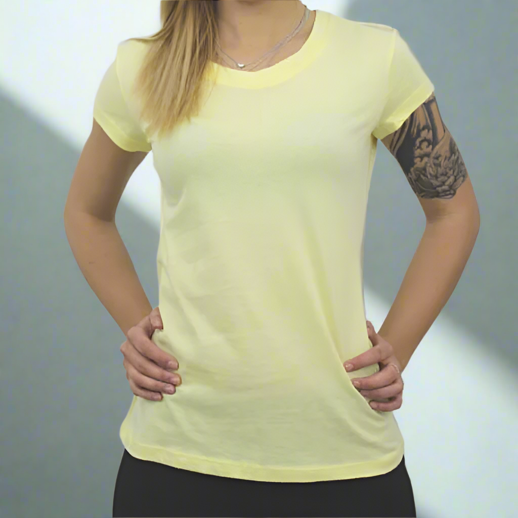 WomanshortsleeveYellowtshirt