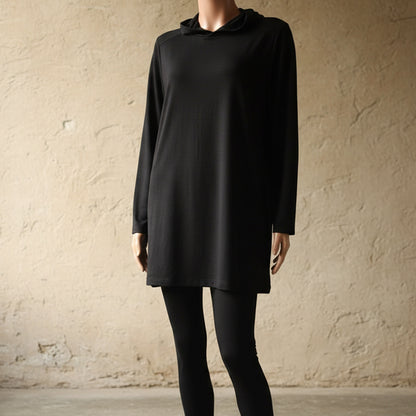 black top and leggings on a mannequin against a plain background